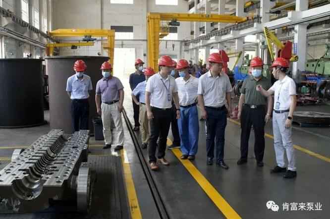 董事长、总经理陈迪，党委副书记黎宇明陪同调研组一行参观九游·网站入口-九游(中国)展览室